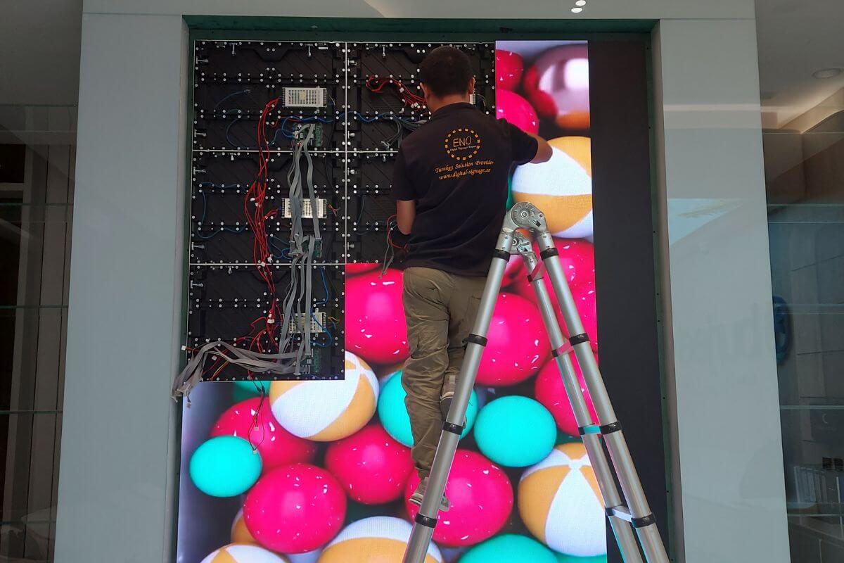 LED installation BURJEEL BY THE BEACH 3